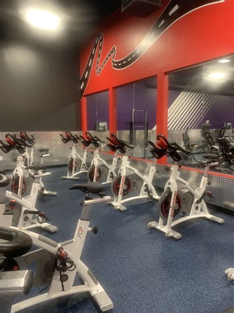 Crunch fitness lakeland - The Crunch gym in Lakeland, FL fuses fitness and fun with certified personal trainers, awesome group fitness classes, a “no judgments” philosophy, and gym memberships starting at $9.99 a month. 